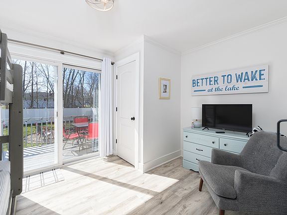 5th image of 422 Edgell St