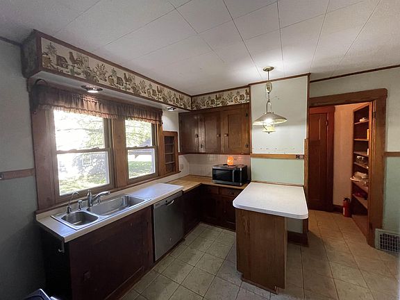 5th image of 211 S Pecatonica St