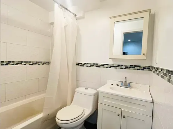 196 Cornelia Street image 9 of 12