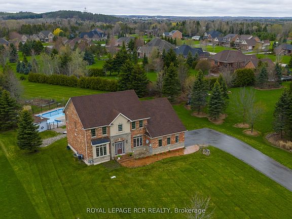 2nd image of 18 Leenders Ln