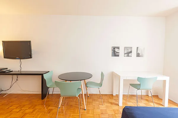 Rented by Solace SMC Inc | media 33