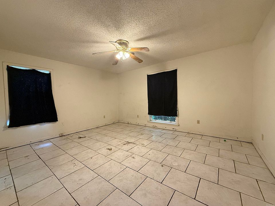 2nd image of 412 Calvert Rd