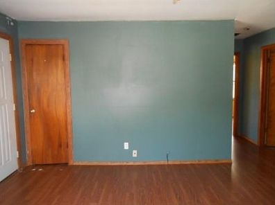 3rd image of 1813 S Taft Ave
