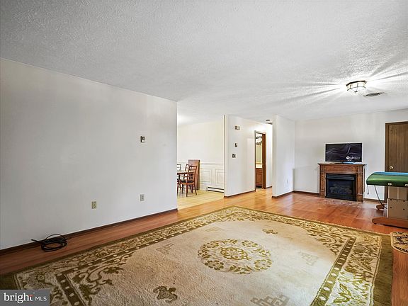 5th image of 28 Flowerwood Dr
