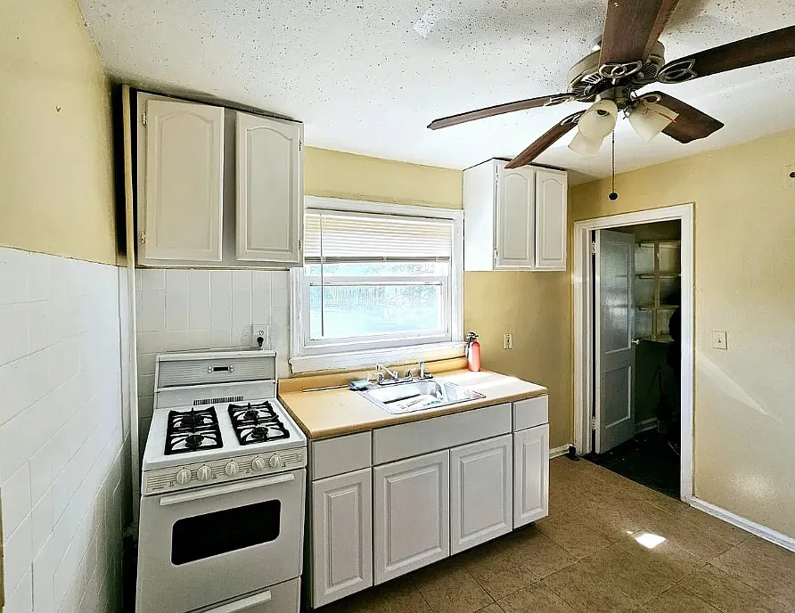 3 bed, $1,950 — Photo 1