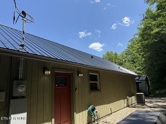 2nd image of 840 Sleepy Hollow Rd