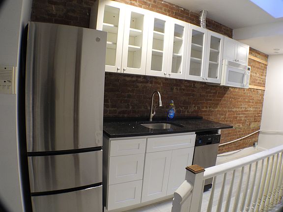 5th image of 12-09 Jackson Ave #3