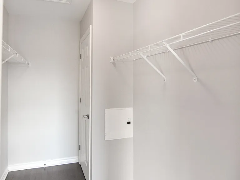 320 Lake Ave E — Photo 20