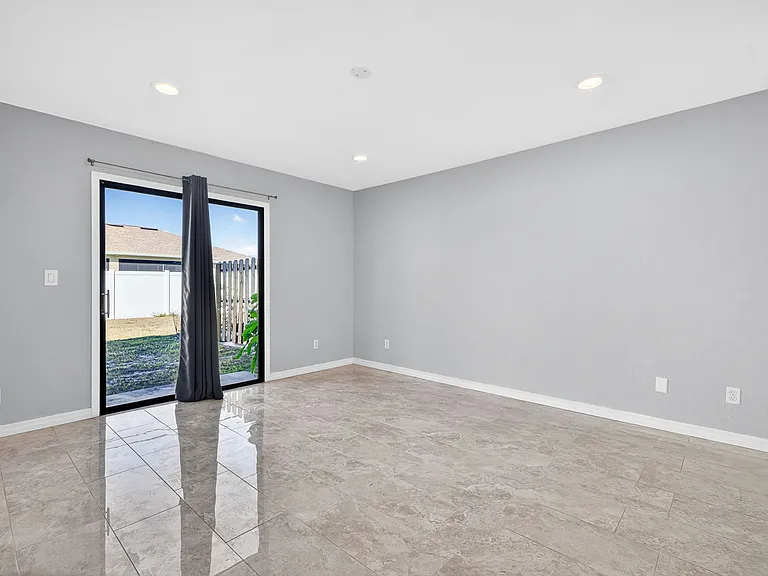 1303 SW 16th Ter #101 — Photo 2