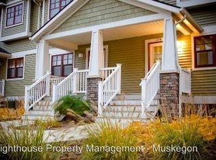 282 E 16th St, Holland, MI