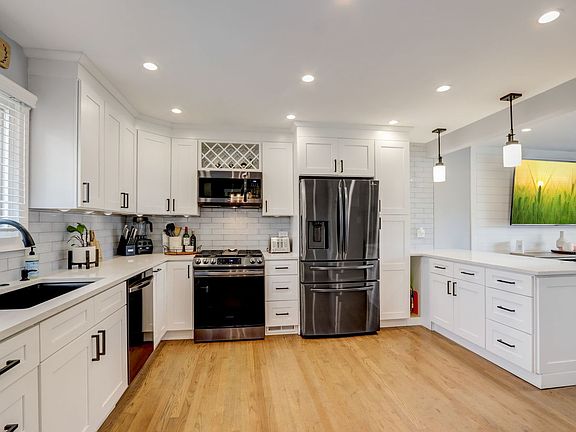 5th image of 542 N Lincoln Ave