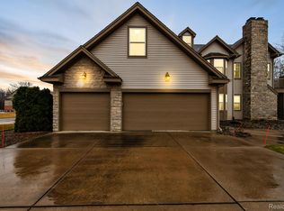 10024 Sunrise Dr, Grand Blanc, MI 48439