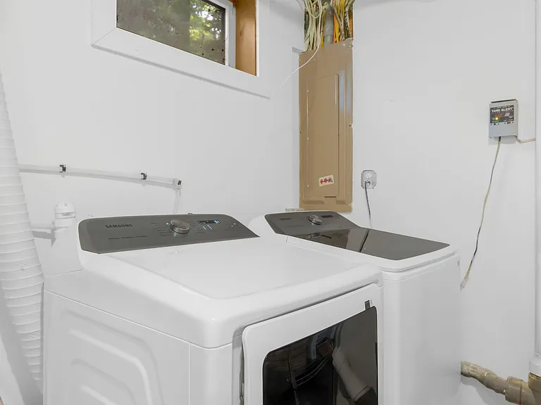 2174 Evergreen Ave — Photo 21