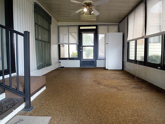 LARGE TEMPERTURE CONTROLLED FLORIDA ROOM