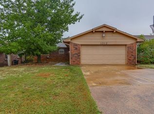 1012 NW 25th St, Moore, OK 73160