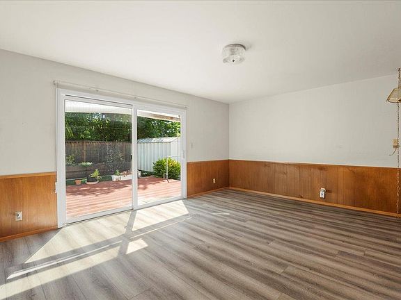 4th image of 2330 Montezuma Dr
