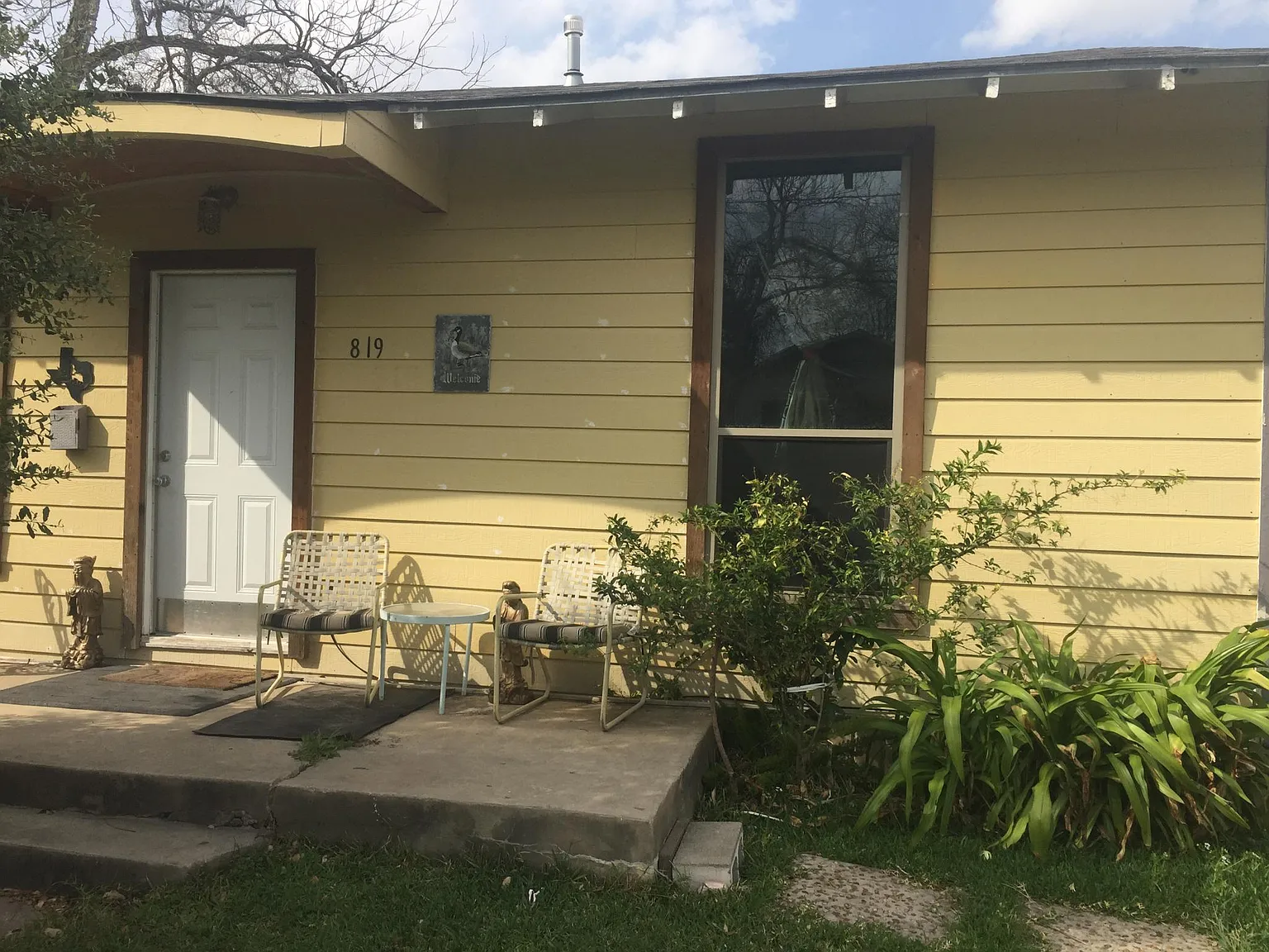 3 bed, 1316 sqft, $1,690 — Photo 1