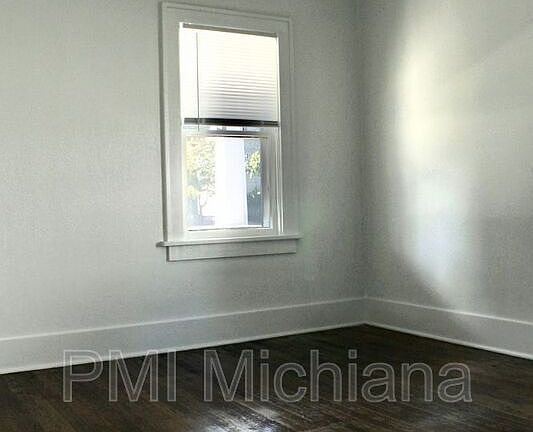 4th image of 1449 Miner St