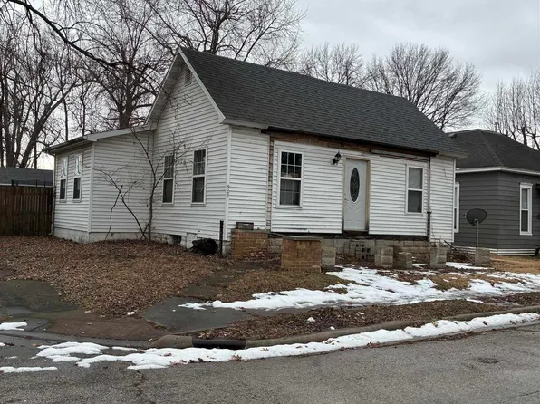 902 W Franklin St, Taylorville, IL 62568