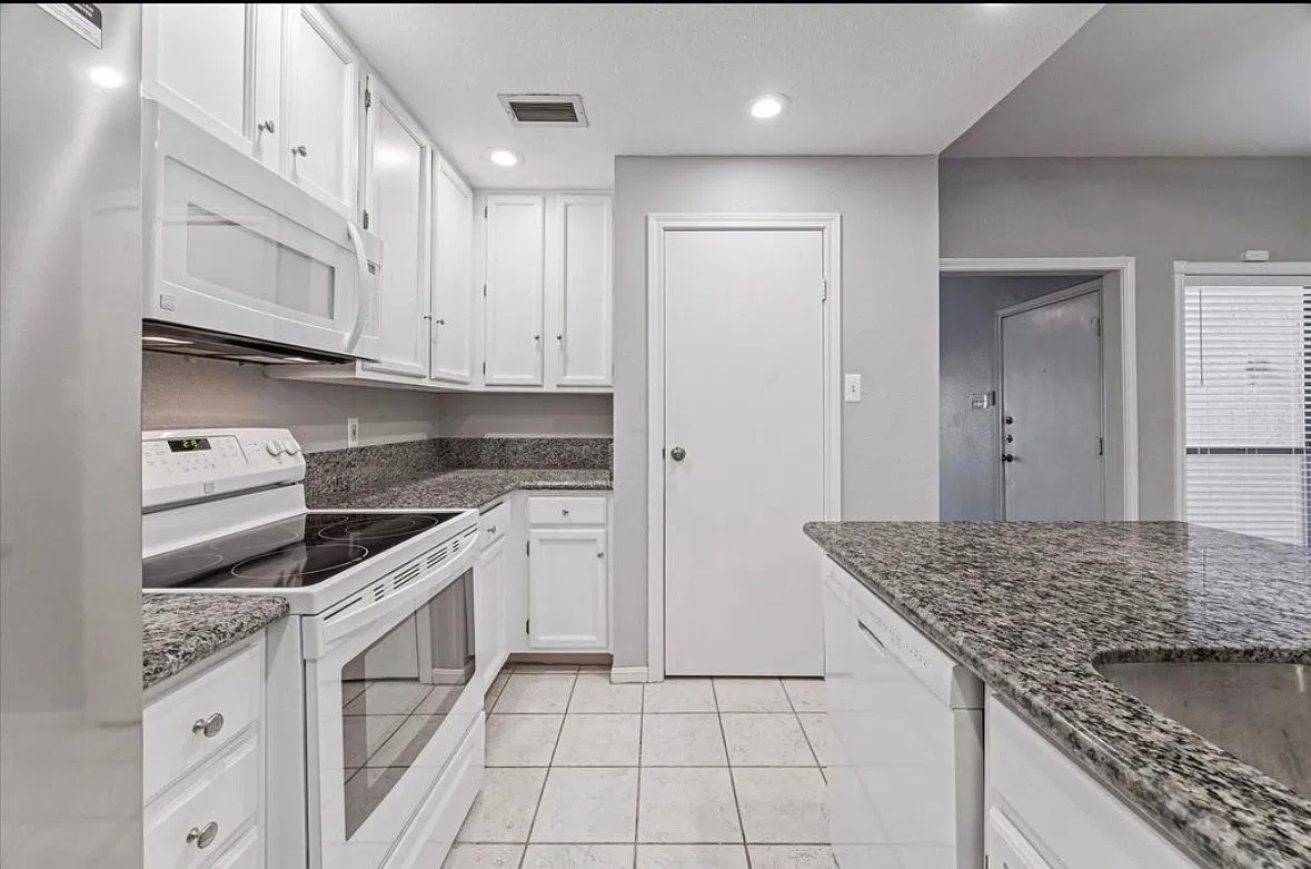 1 bed, 980 sqft, $1,875 — Photo 1