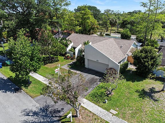 5th image of 7053 NW 49th Court