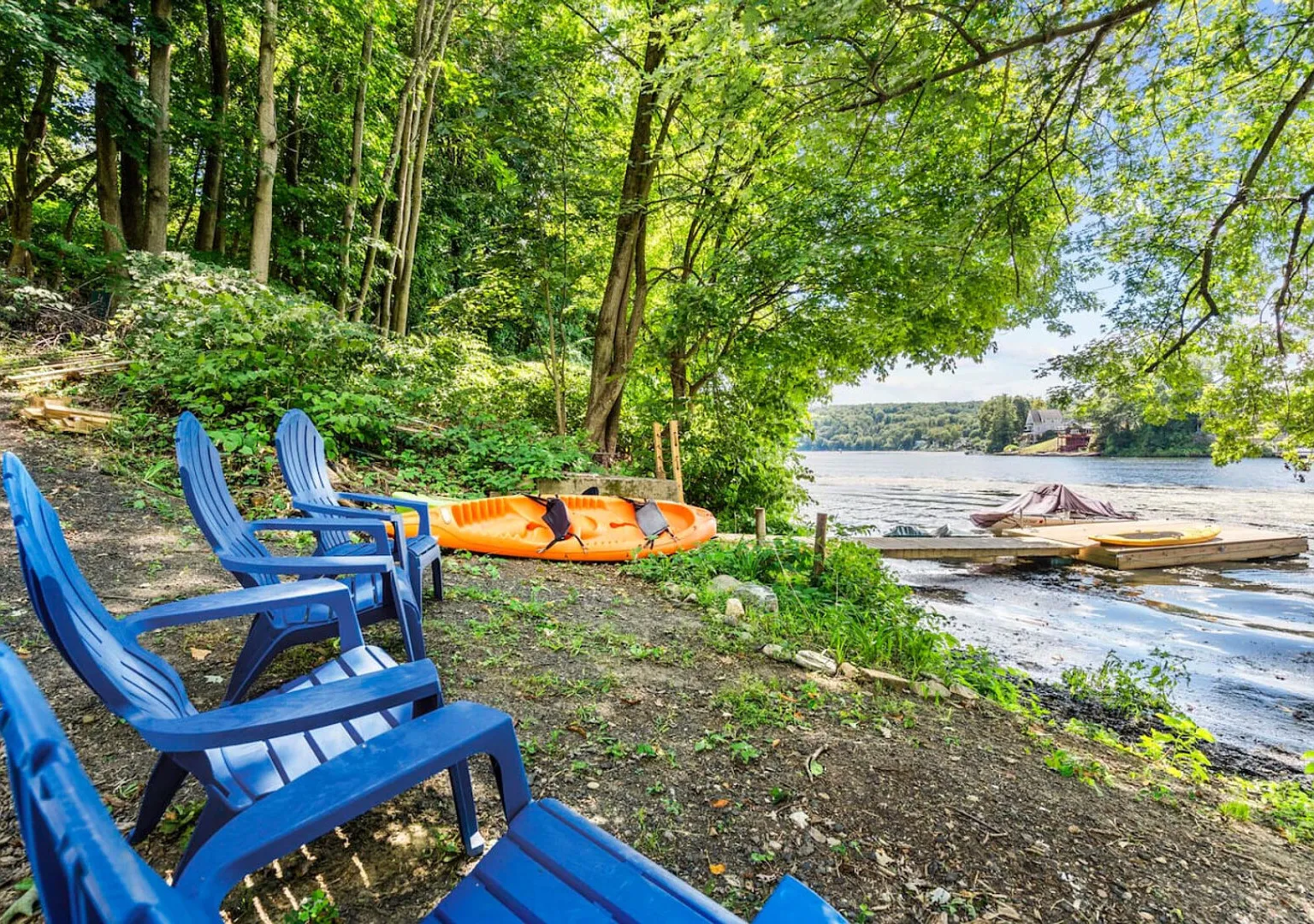 Lakeside Sanctuary — Photo 1