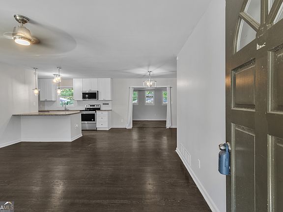 3rd image of 1741 Seayes Rd