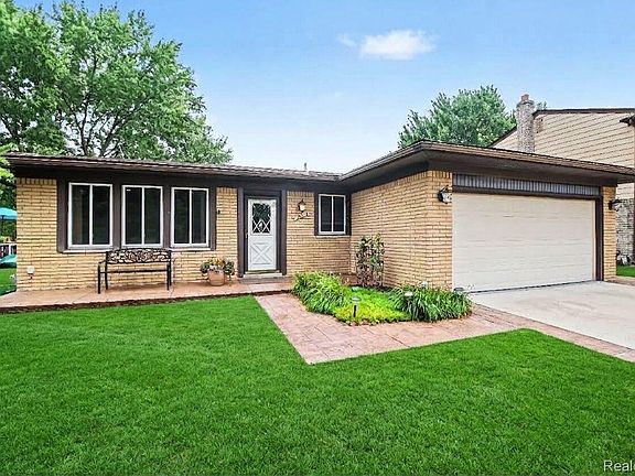 3rd image of 38218 Douglas Dr