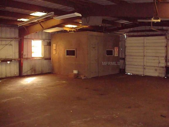 3rd image of 1109 S Sanford Ave