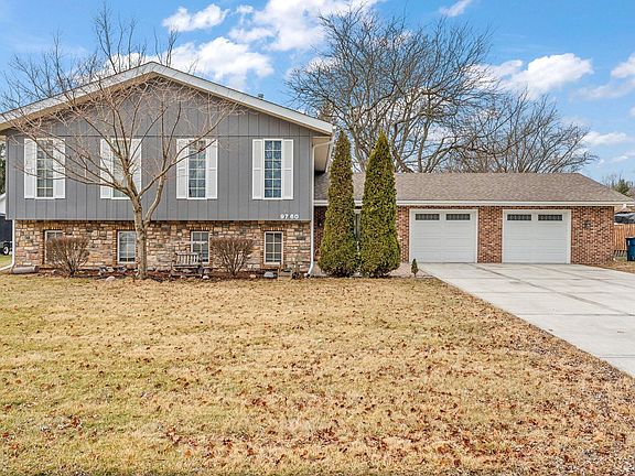 2nd image of 9760 W Oakridge Dr