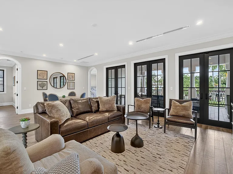 2425 Delmar Pl — Photo 33