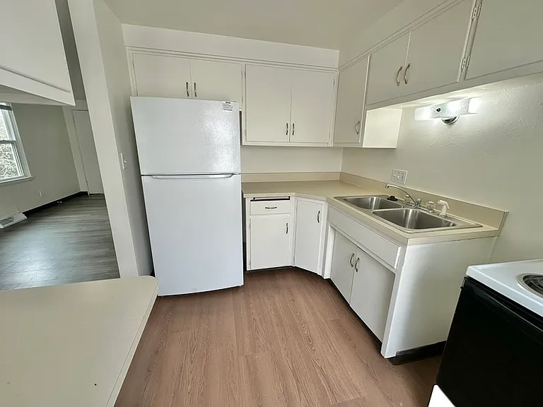 1095 Gillingham Rd #D — Photo 7