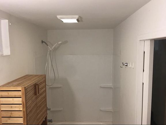 4th image of 1120 Waverly Ave #1
