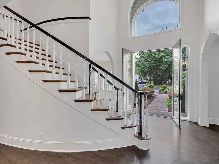 37 Erwin Ct — Photo 2