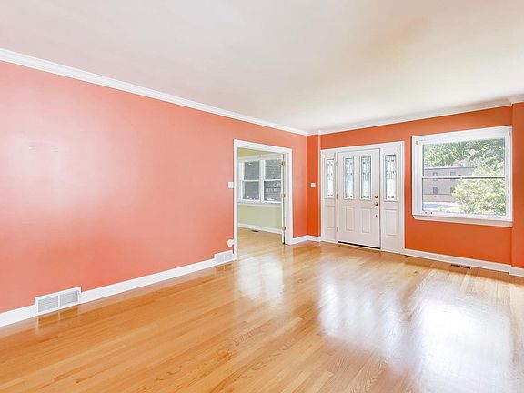 5th image of 1754 Henley St
