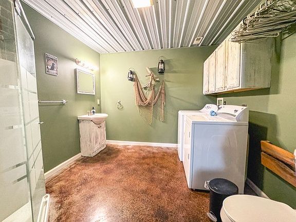 4th image of 181 Howeland Dr