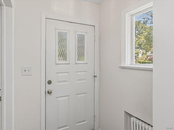 4th image of 588 Adams Avenue