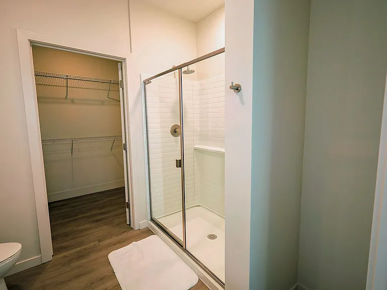 Bathroom - Shower 5