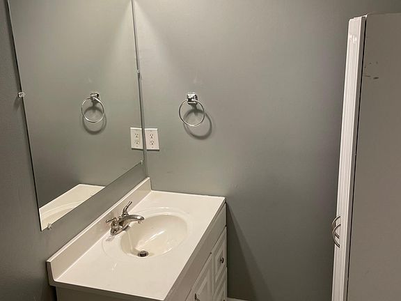 4th image of 2724 Chippewa St APT B