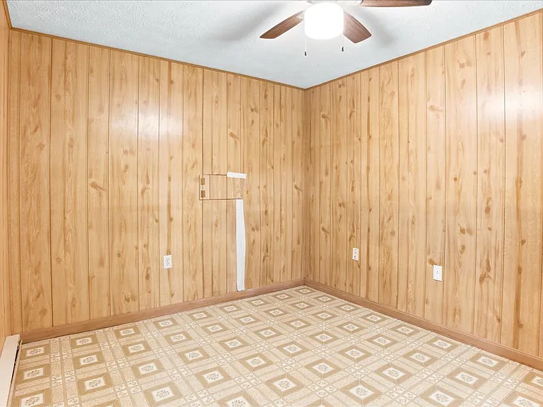 102 Linwood Ct — Photo 47