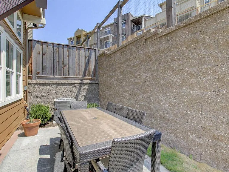 429 Jacquelyn Ln — Photo 17