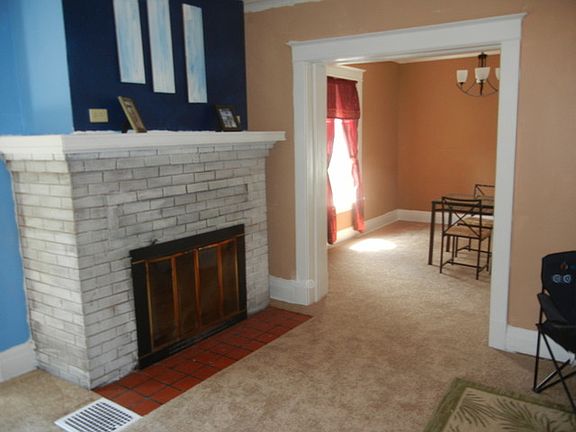 4th image of 818 N Hickory St