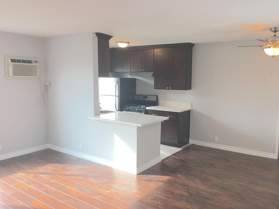 1st image of 5743 Lexington Ave #8