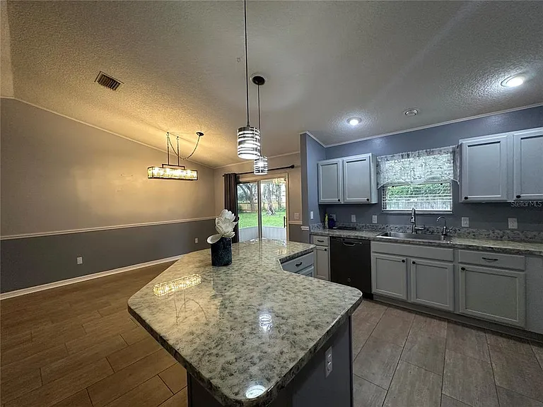 104 Cherry Blossom Ln — Photo 7