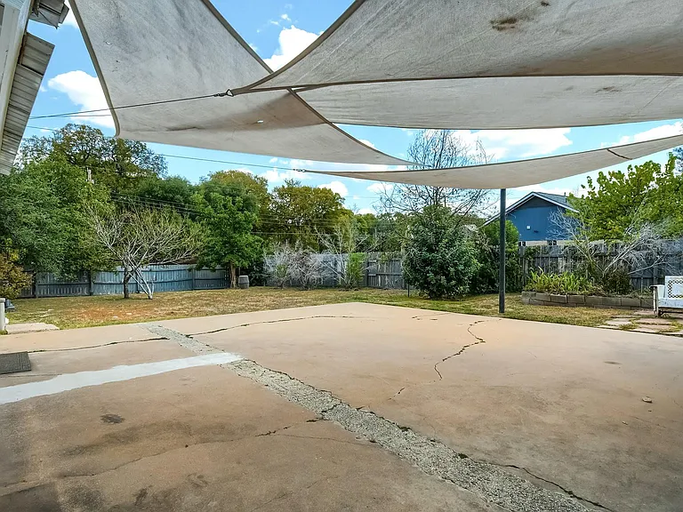 1011 Berrywood Dr — Photo 29