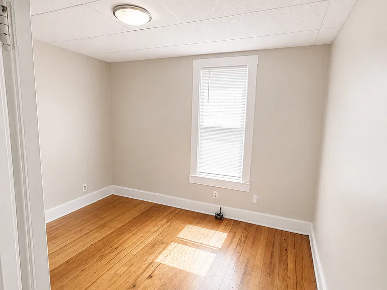 17 Poplar Ave — Photo 9