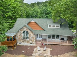 207 Miller Rhodes Ln, Saluda, NC 28773