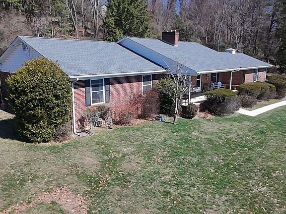 2nd image of 233 Holly St