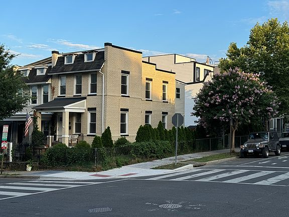 Corner Lot - Side