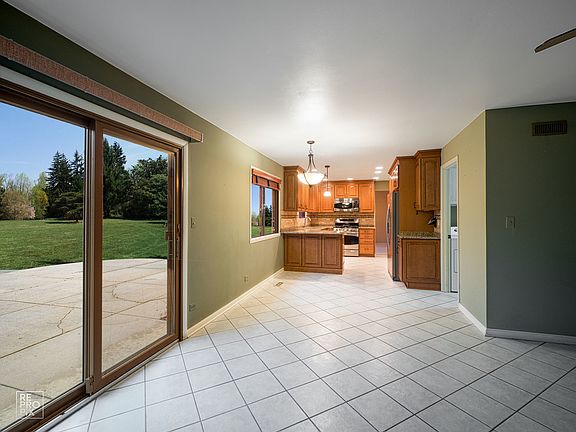 5th image of 172 Braintree Dr